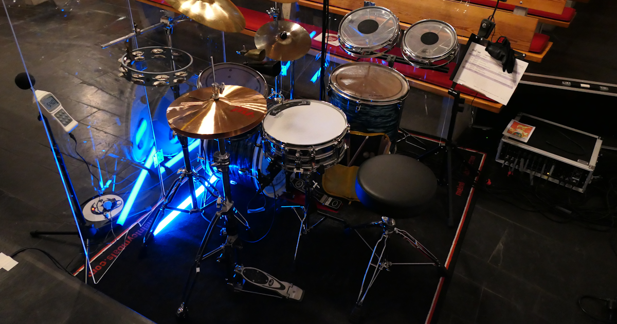 Gottes­dienst mit der Gläs­ner-Band Percus­sion